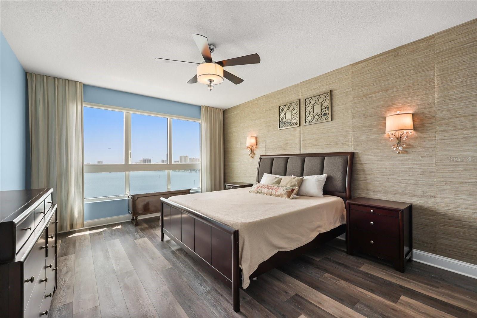 241 RIVERSIDE DR #902