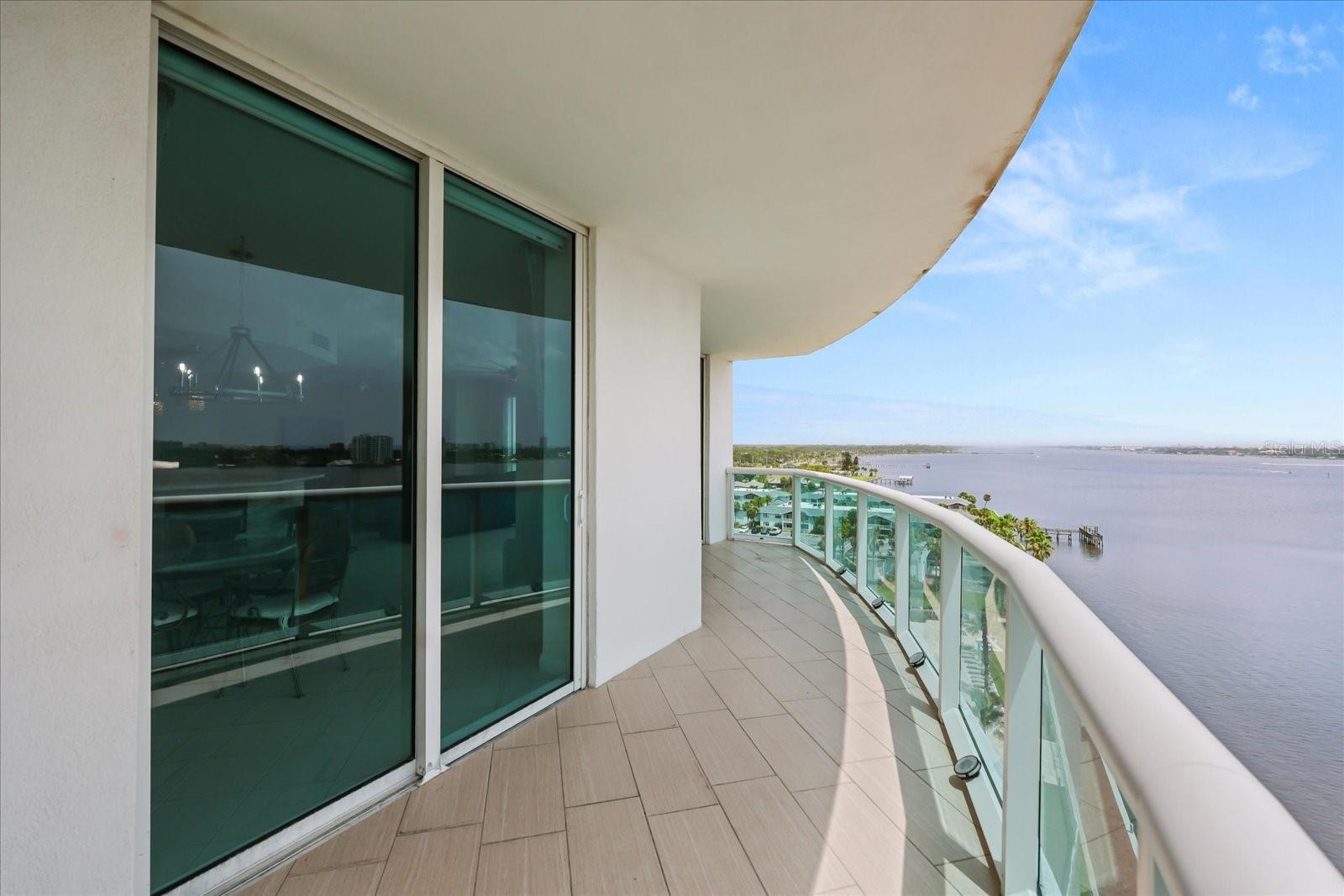 241 RIVERSIDE DR #902