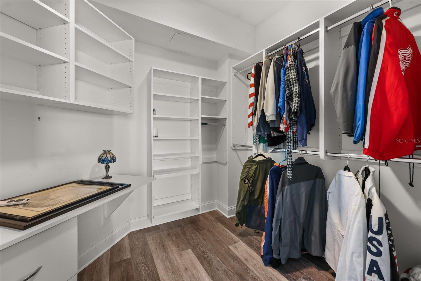 241 RIVERSIDE DR #902