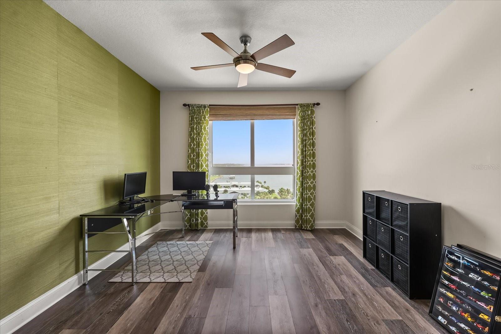 241 RIVERSIDE DR #902