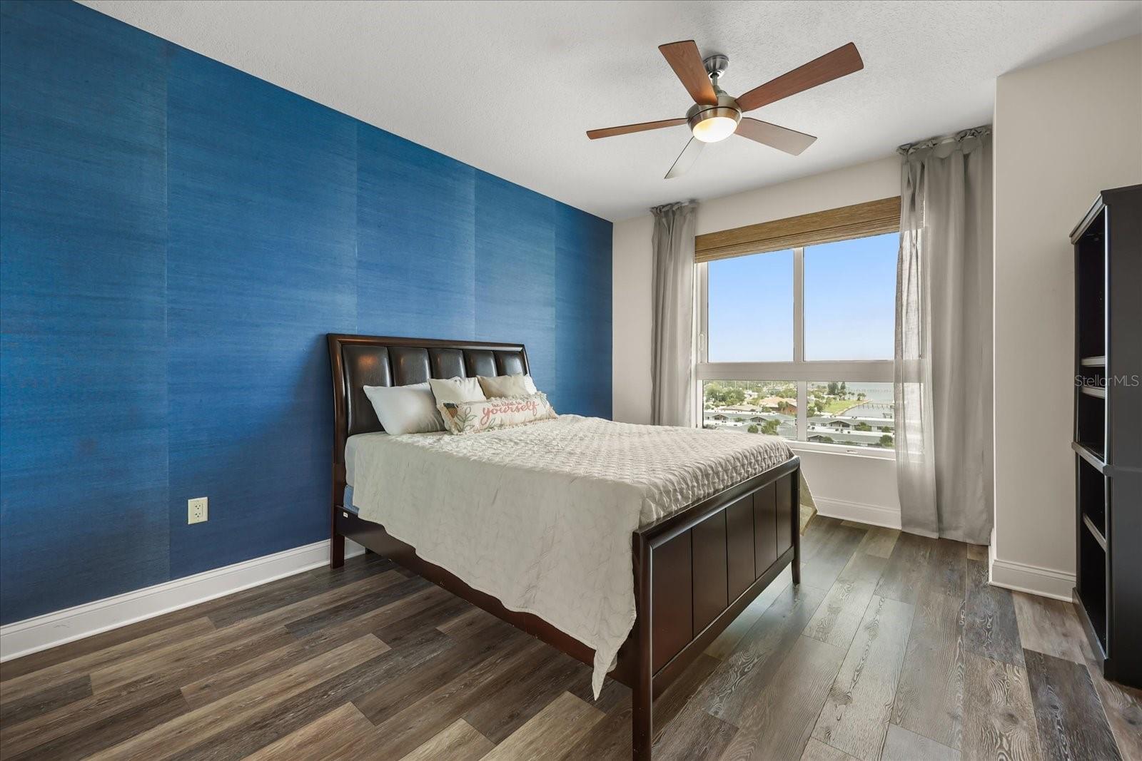 241 RIVERSIDE DR #902