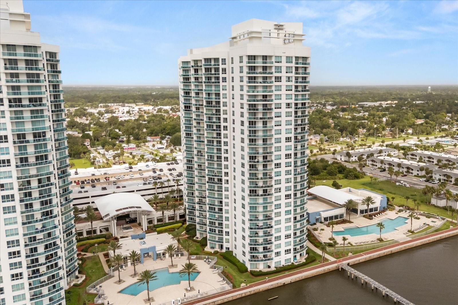 241 RIVERSIDE DR #902