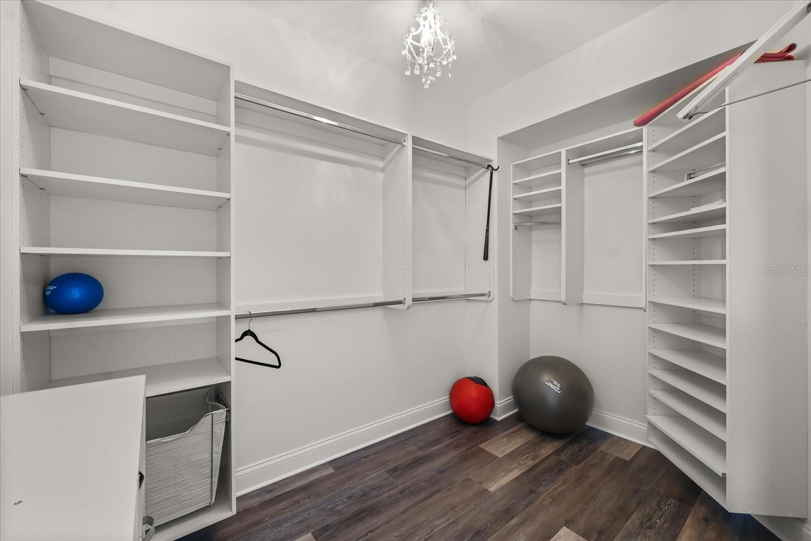 241 RIVERSIDE DR #902