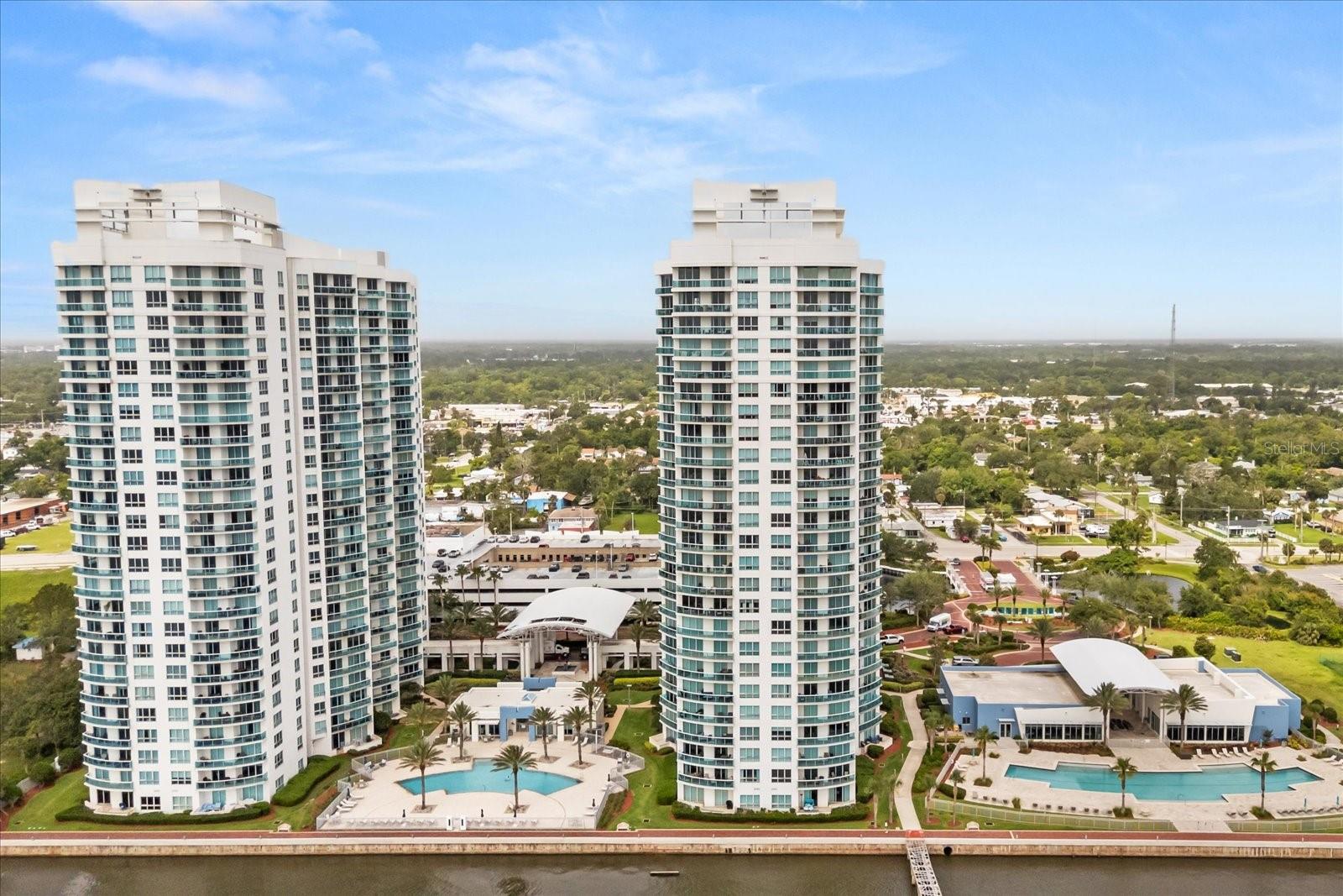 241 RIVERSIDE DR #902