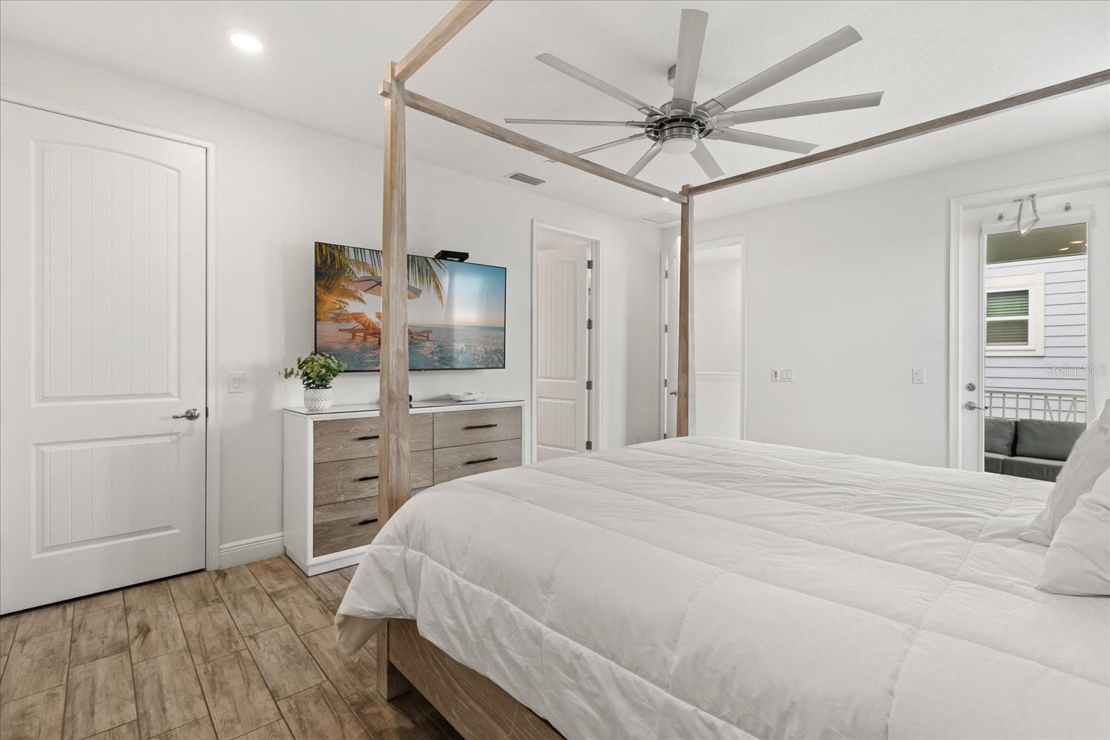 8017 SANDY TOES WAY