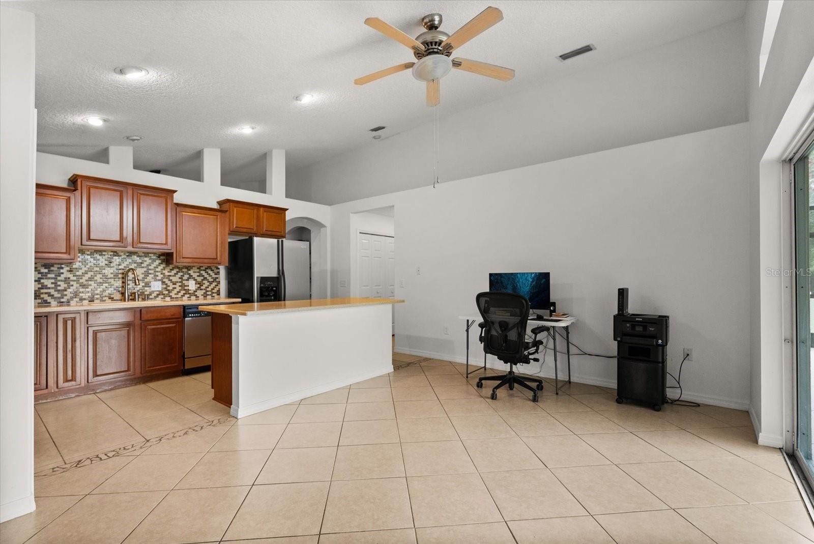 1011 VASSAR DR