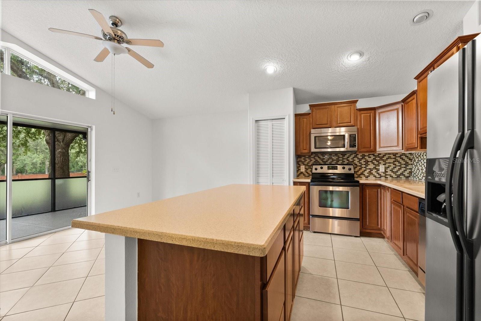 1011 VASSAR DR