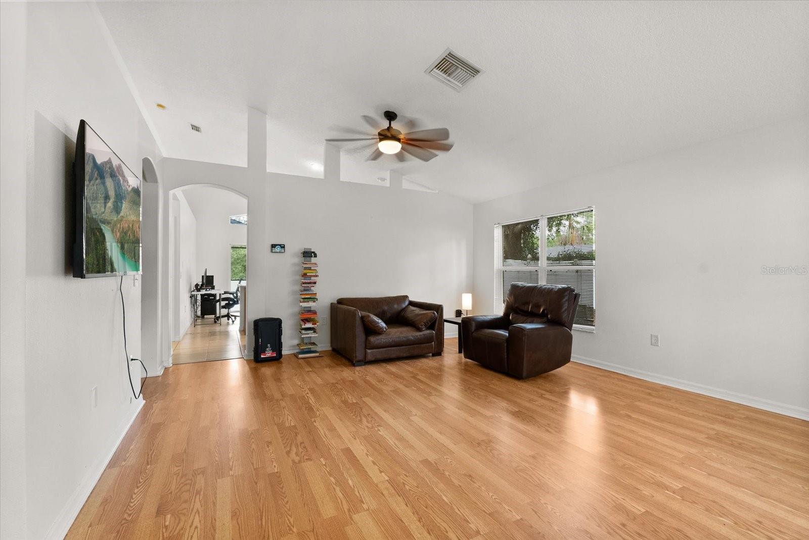 1011 VASSAR DR
