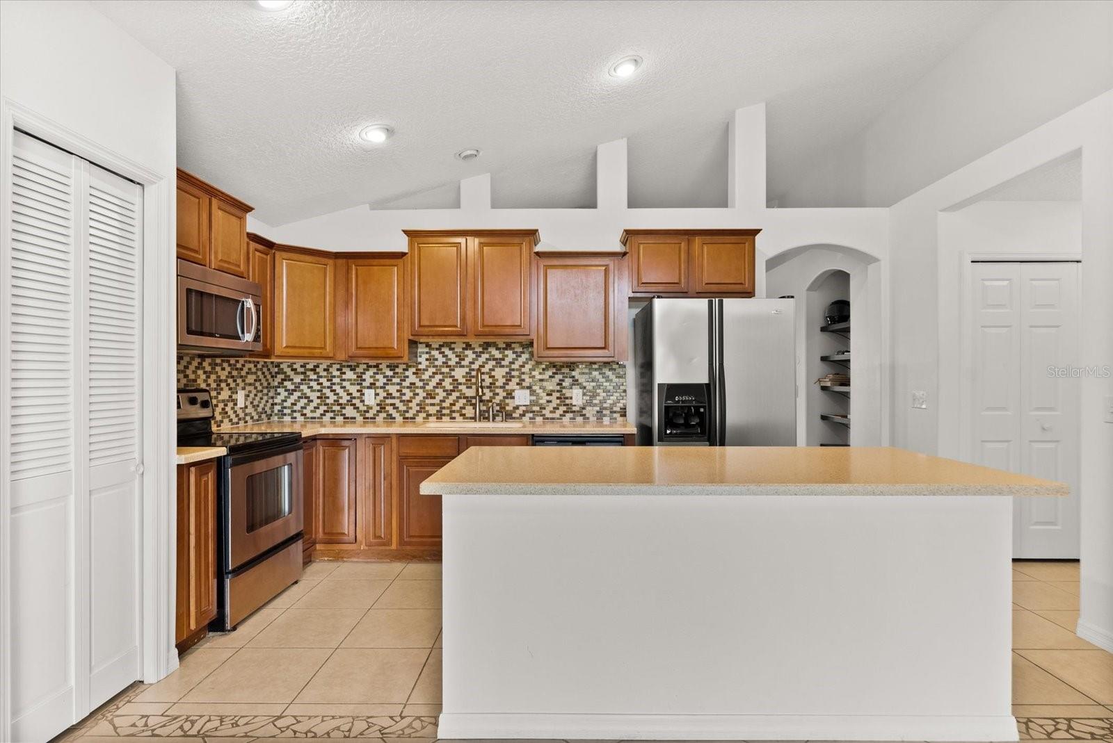 1011 VASSAR DR