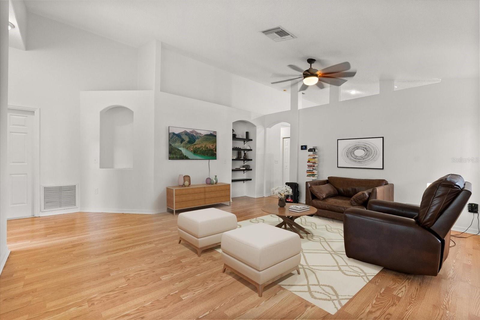 1011 VASSAR DR