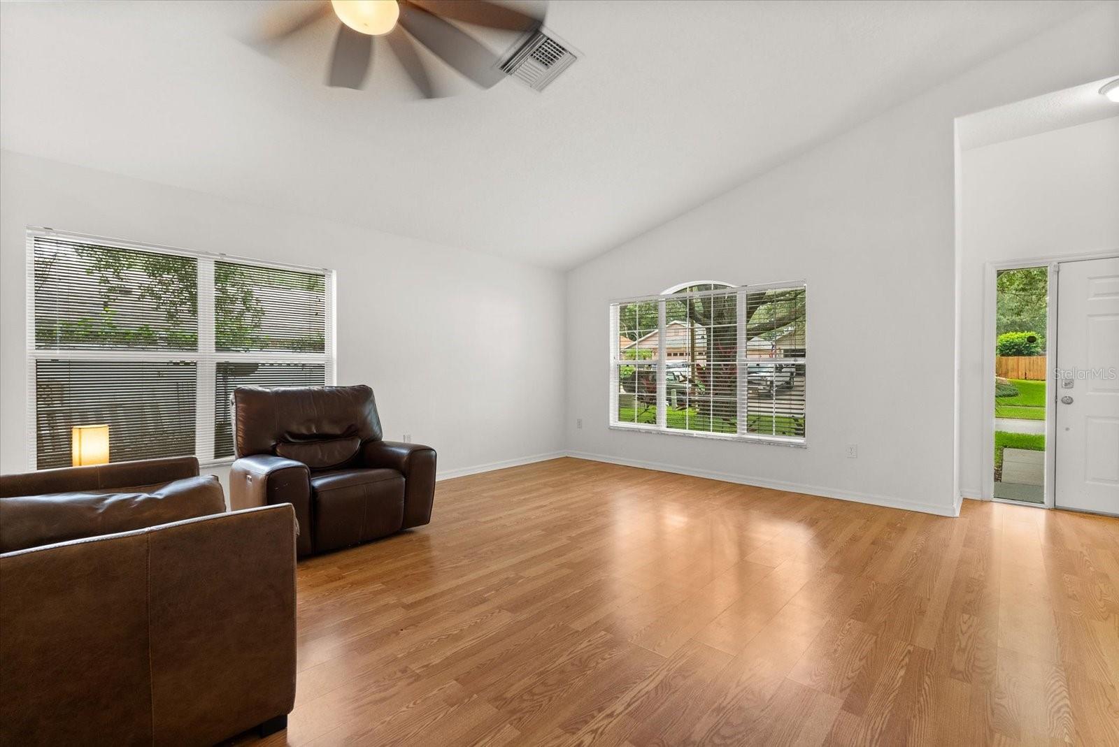 1011 VASSAR DR