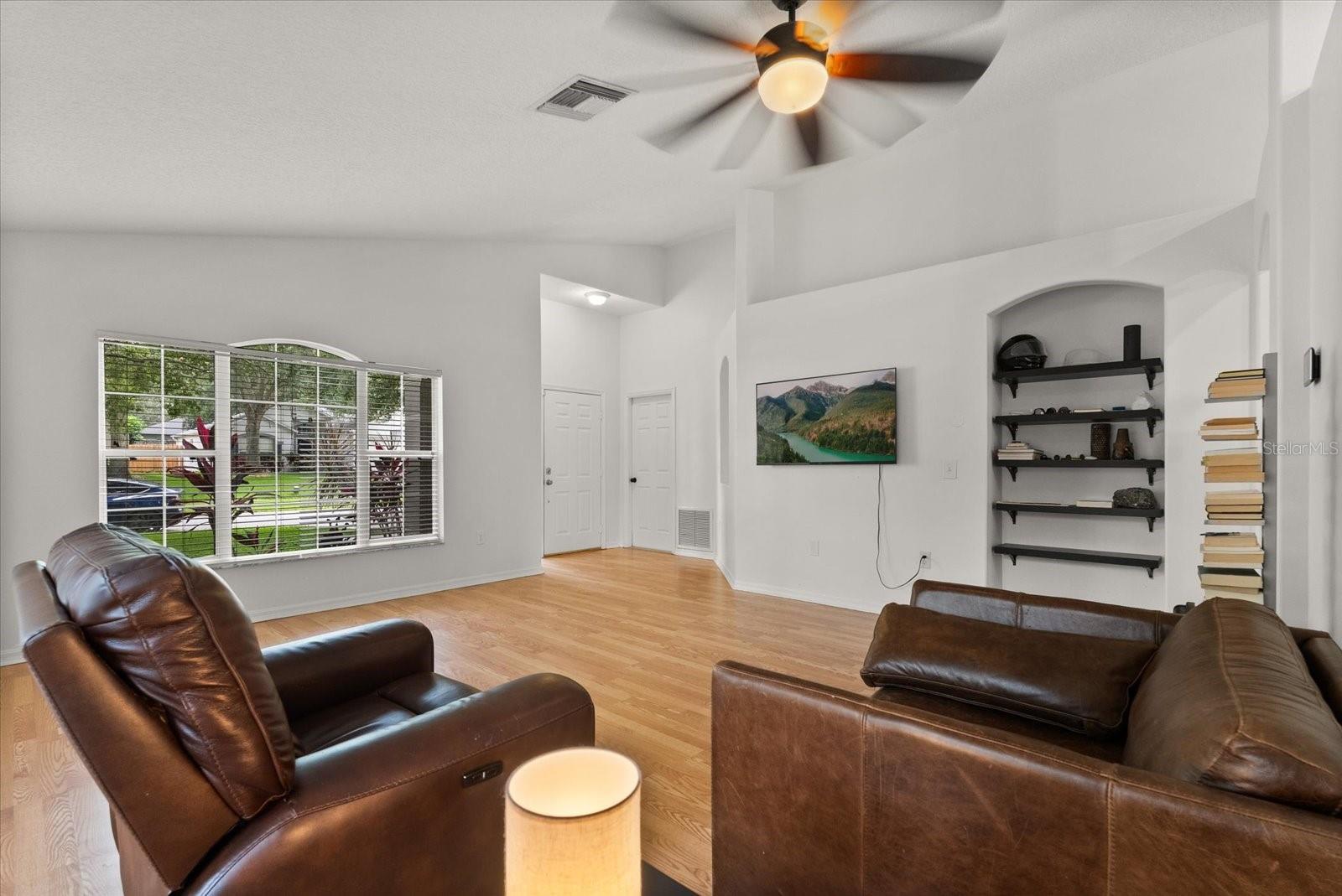 1011 VASSAR DR