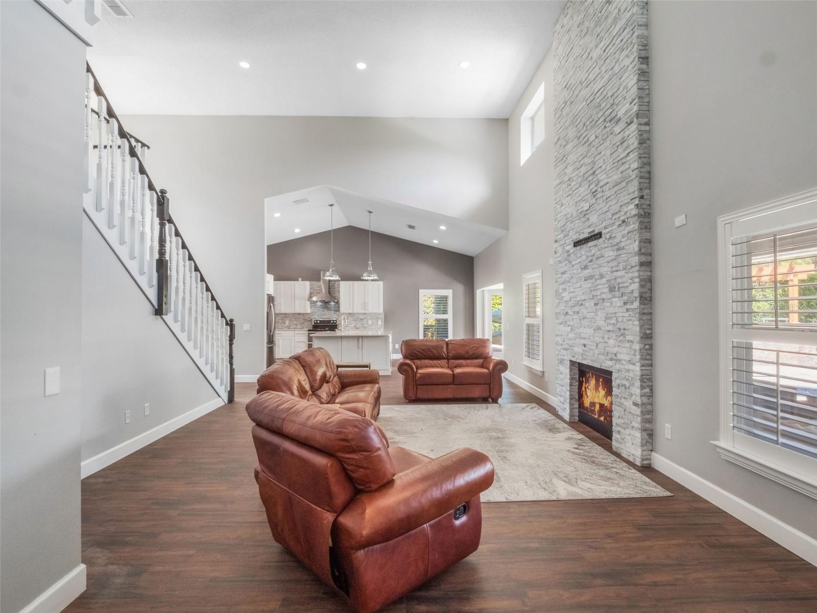 437 HARBOUR OAKS POINTE DR