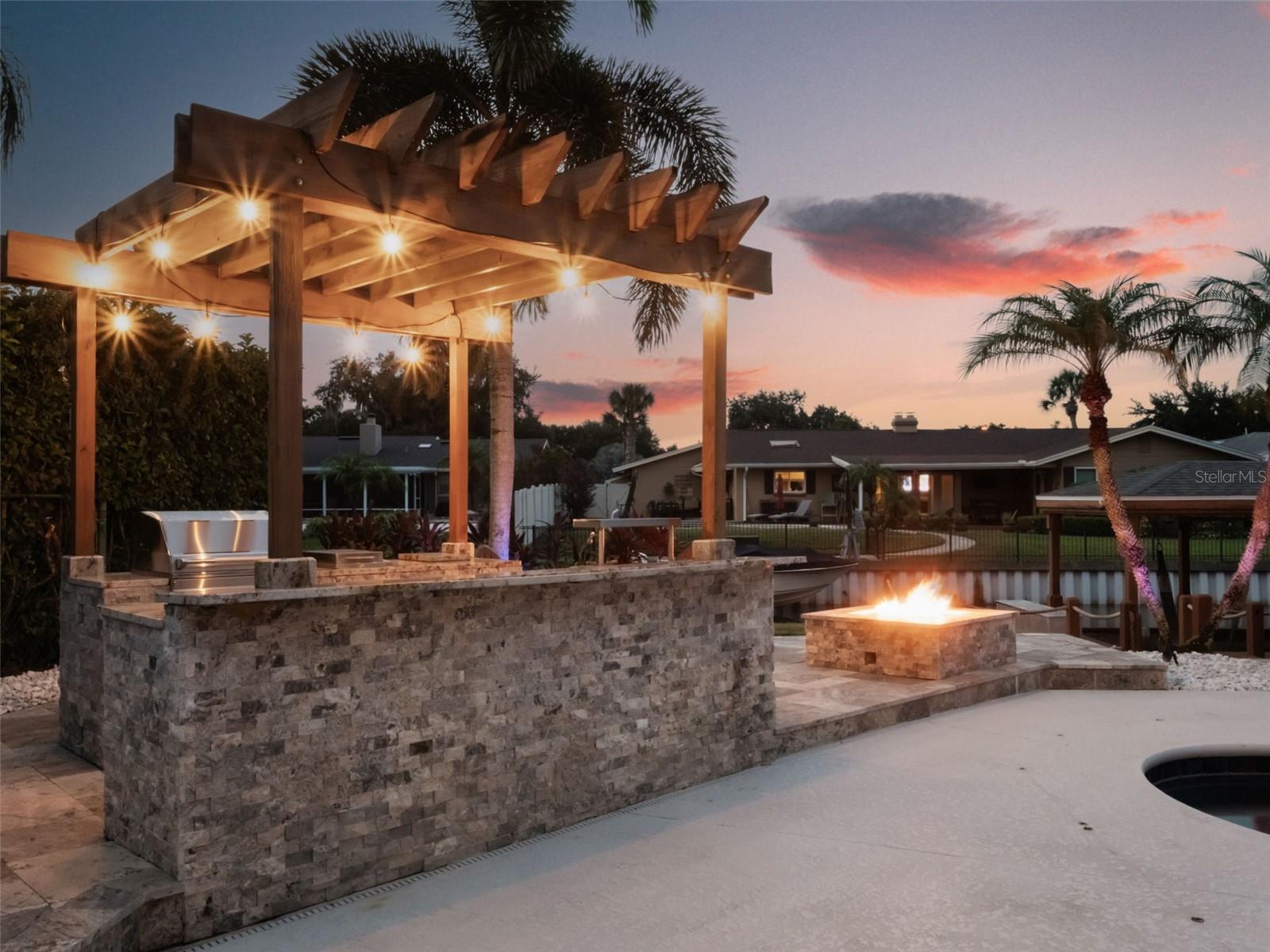 437 HARBOUR OAKS POINTE DR