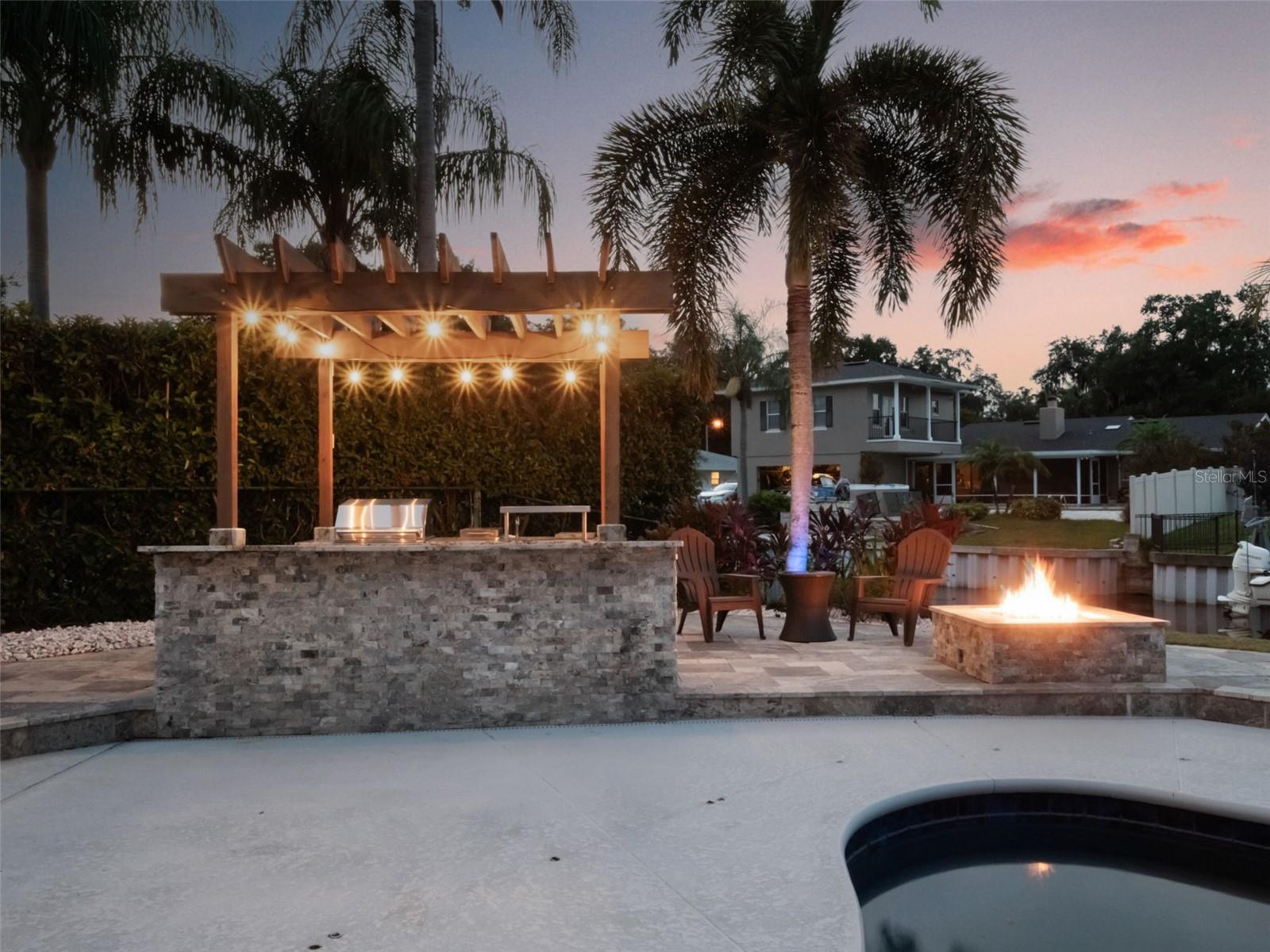 437 HARBOUR OAKS POINTE DR