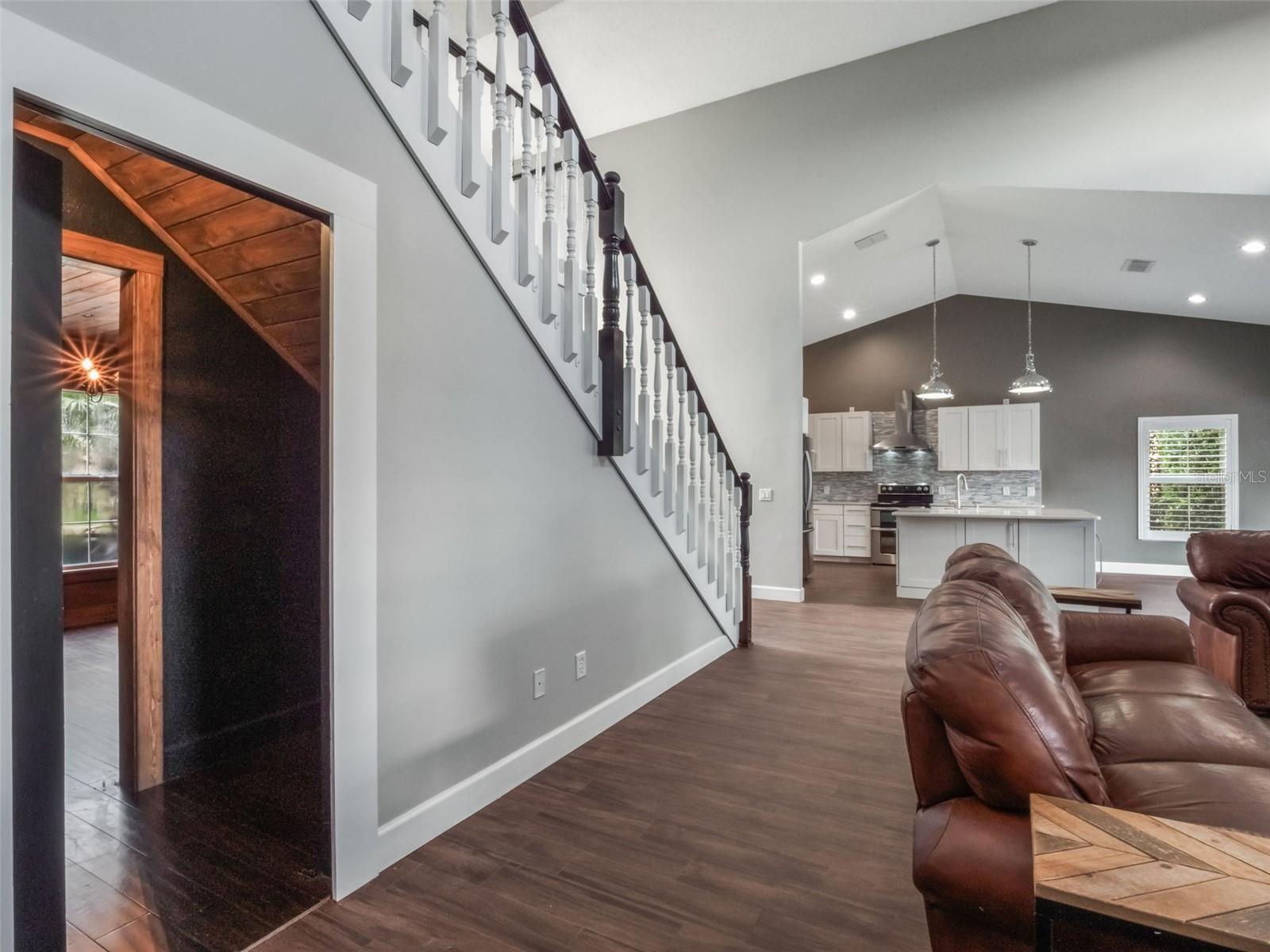 437 HARBOUR OAKS POINTE DR