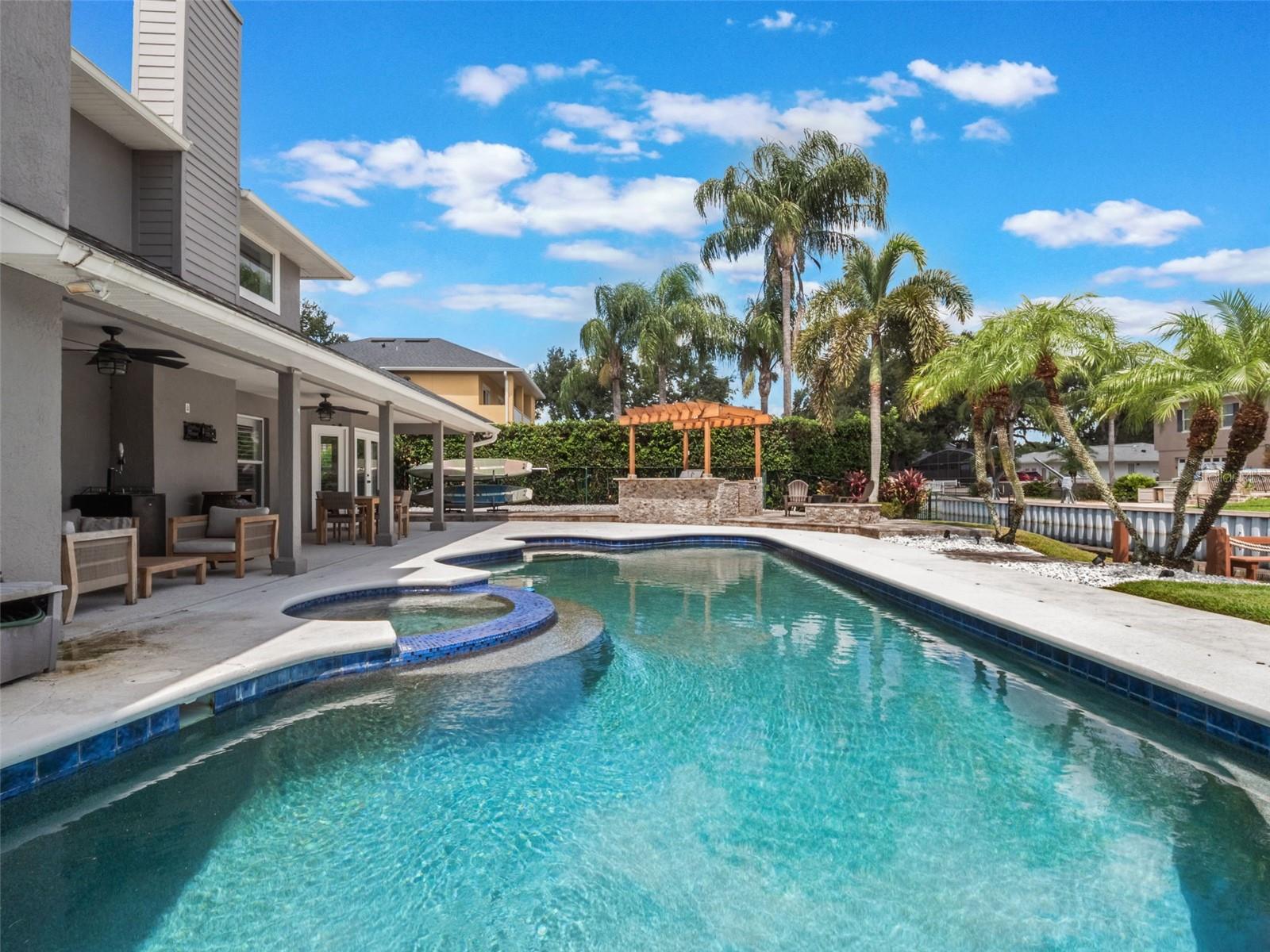 437 HARBOUR OAKS POINTE DR