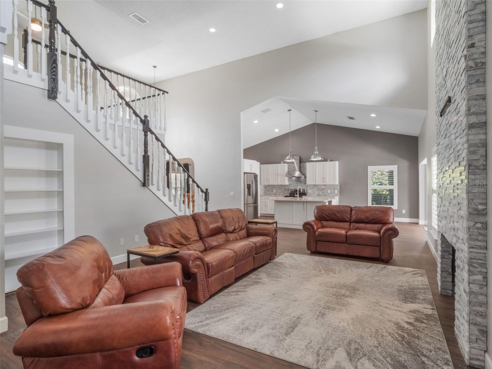 437 HARBOUR OAKS POINTE DR