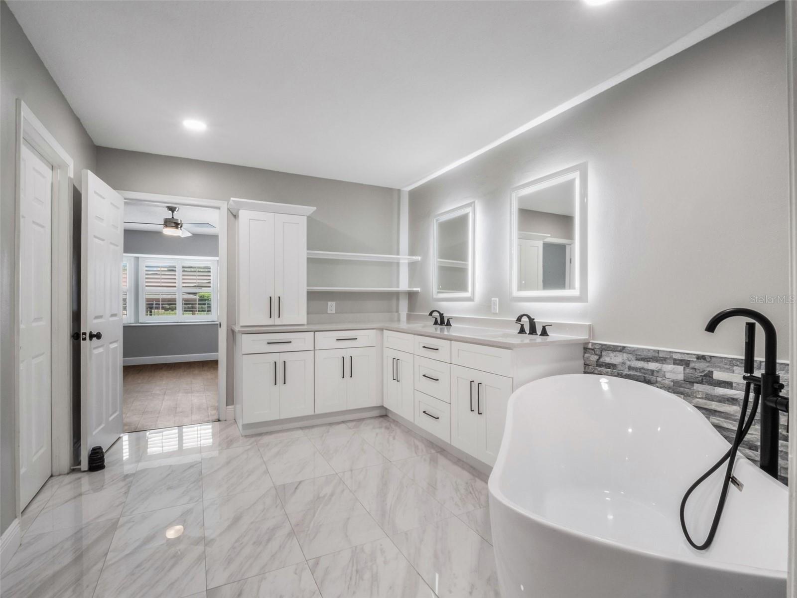 437 HARBOUR OAKS POINTE DR