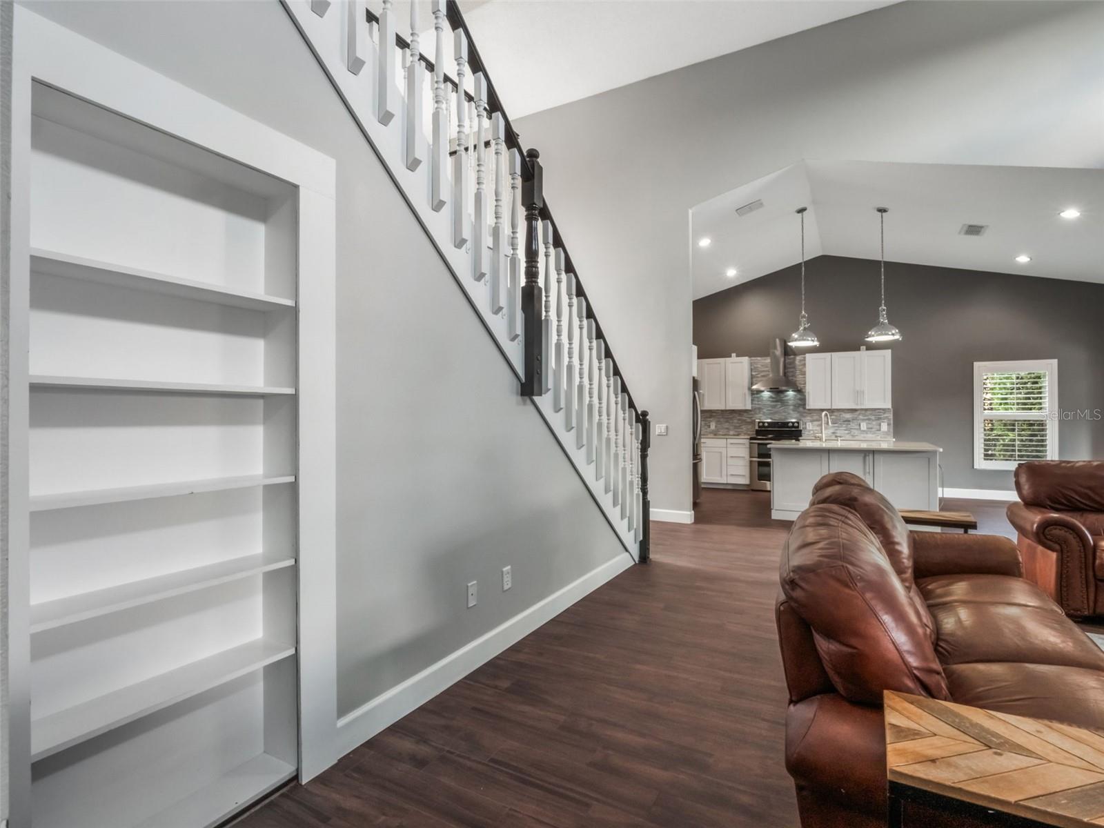 437 HARBOUR OAKS POINTE DR