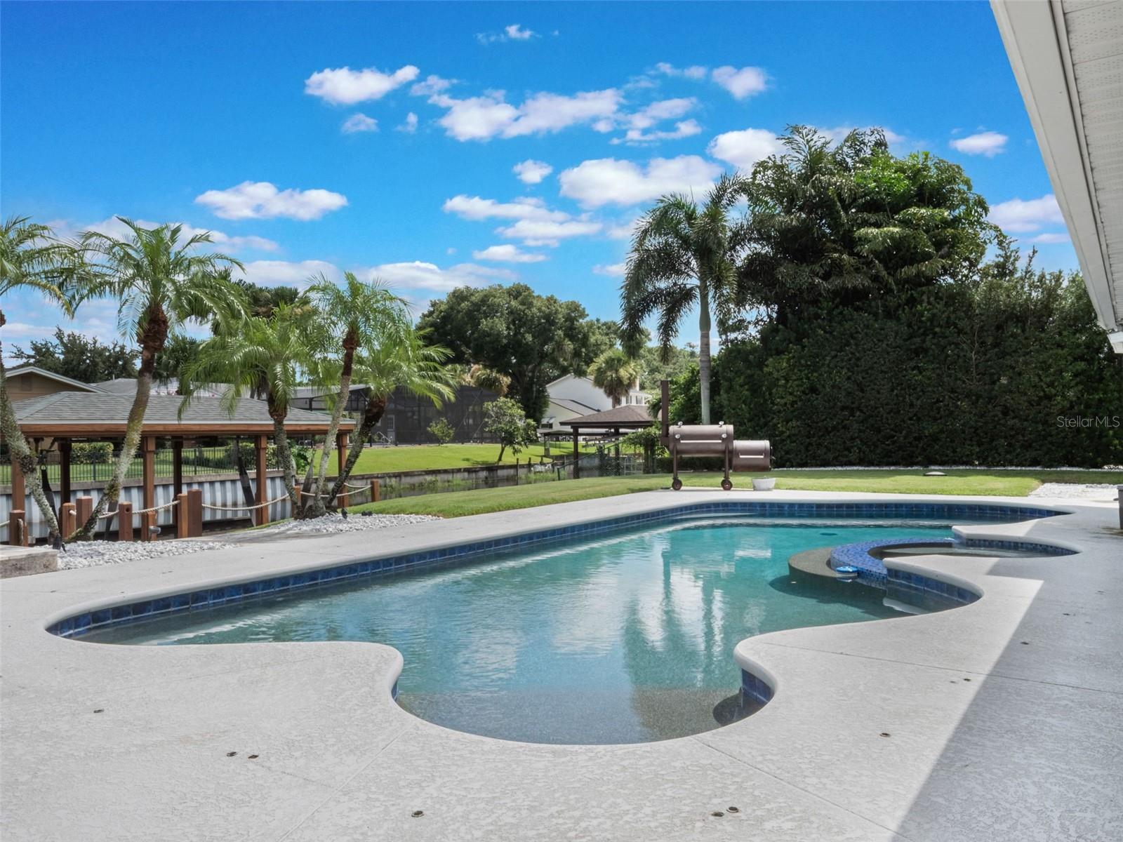 437 HARBOUR OAKS POINTE DR