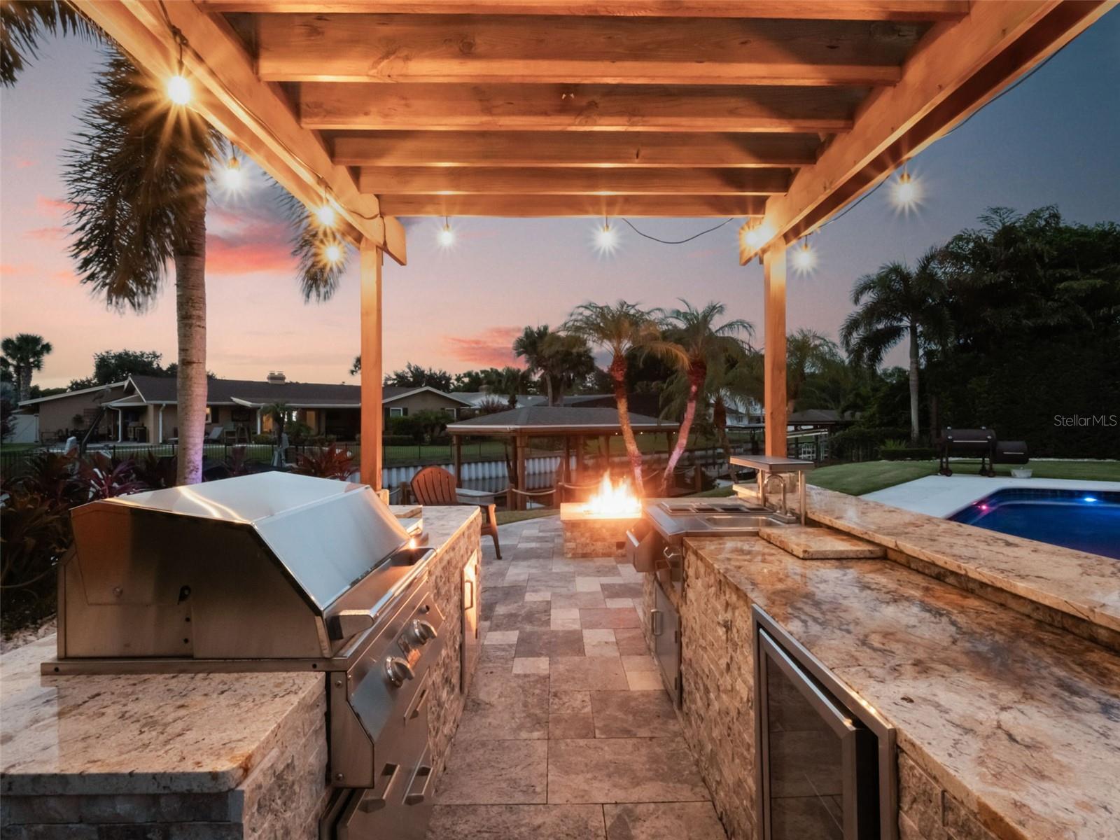 437 HARBOUR OAKS POINTE DR