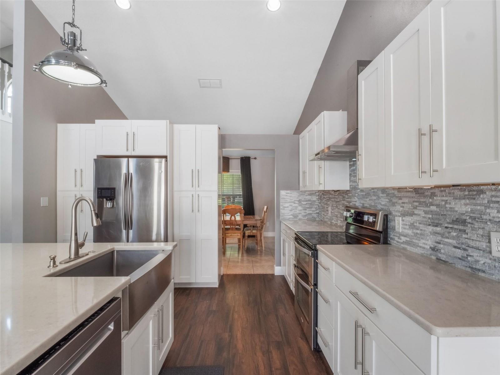 437 HARBOUR OAKS POINTE DR