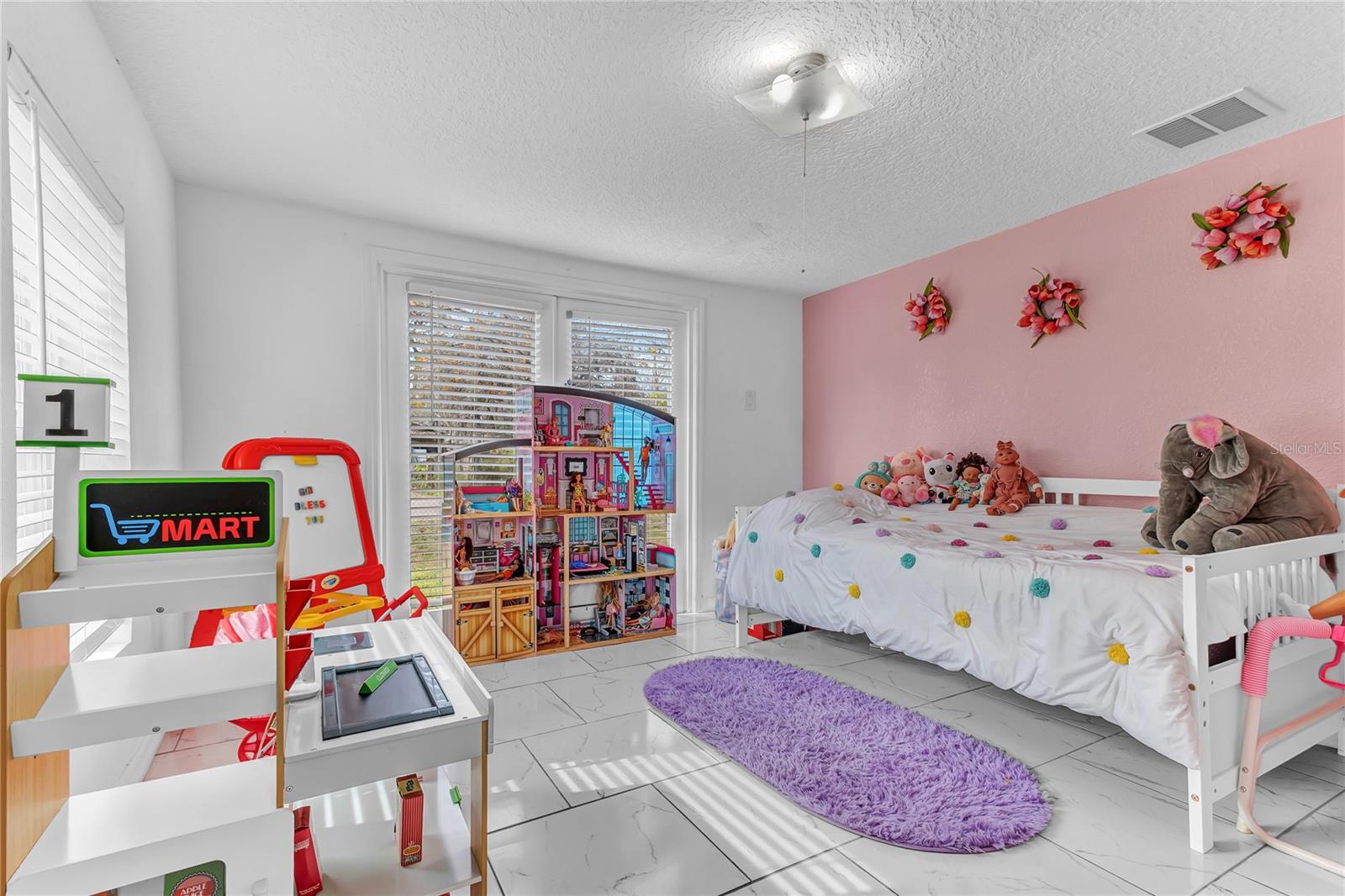 2121 WOODLAND DR