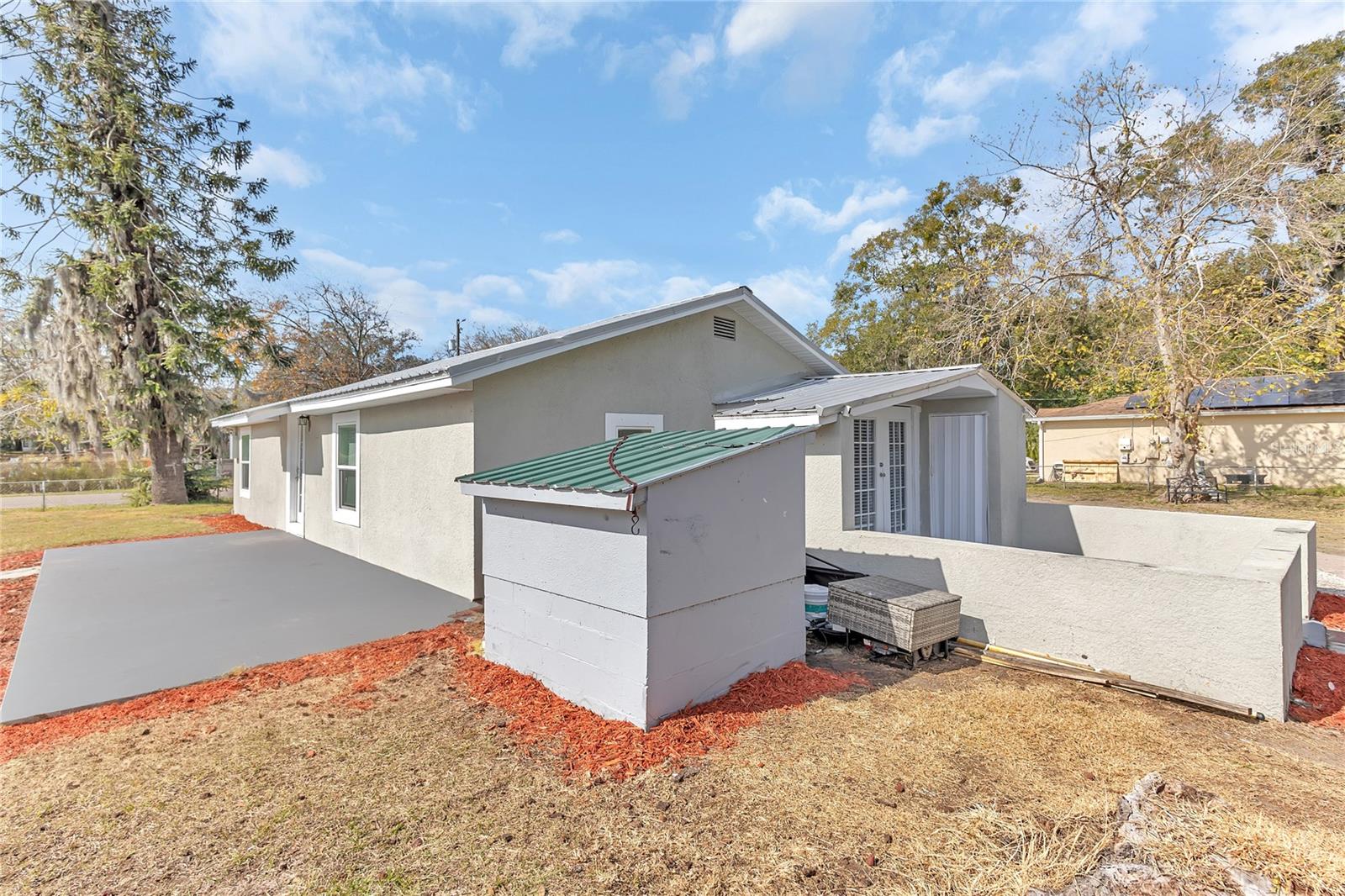 2121 WOODLAND DR