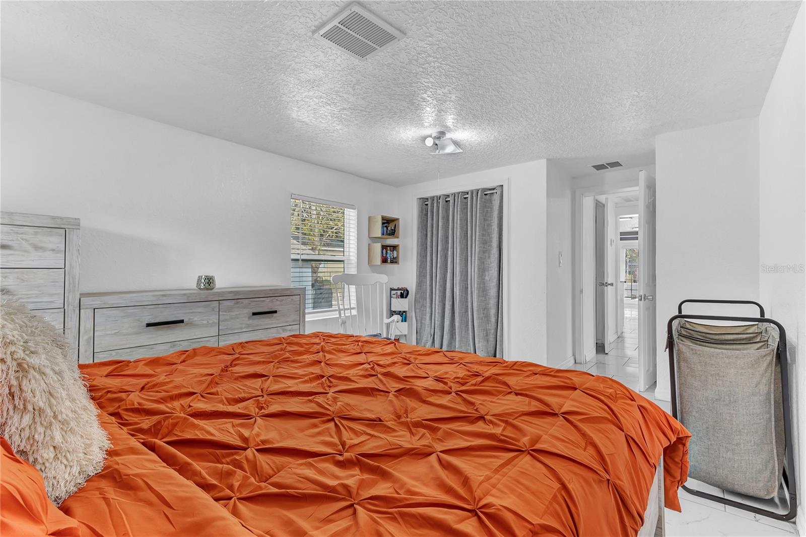 2121 WOODLAND DR
