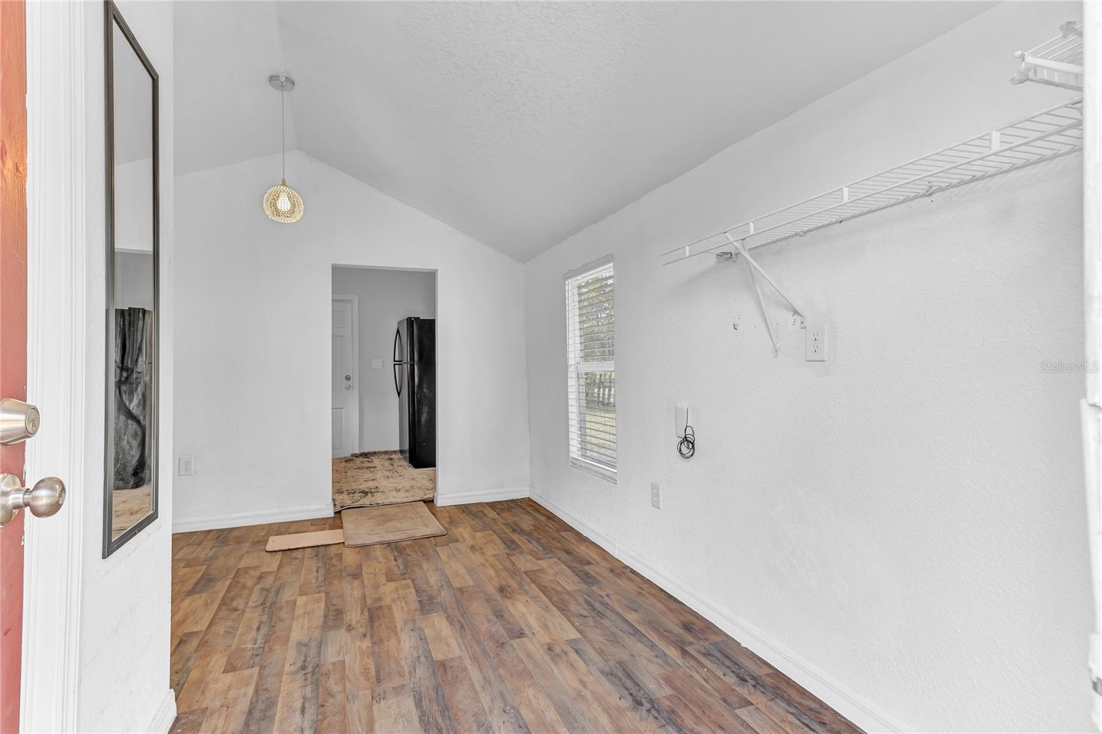 2121 WOODLAND DR