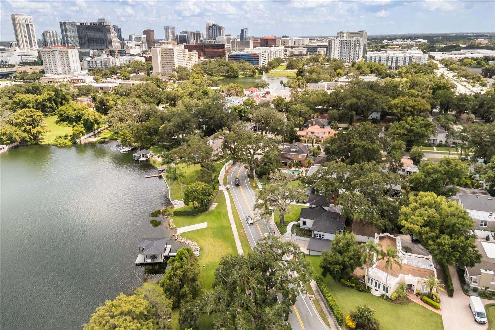 808 EDGEWATER DR