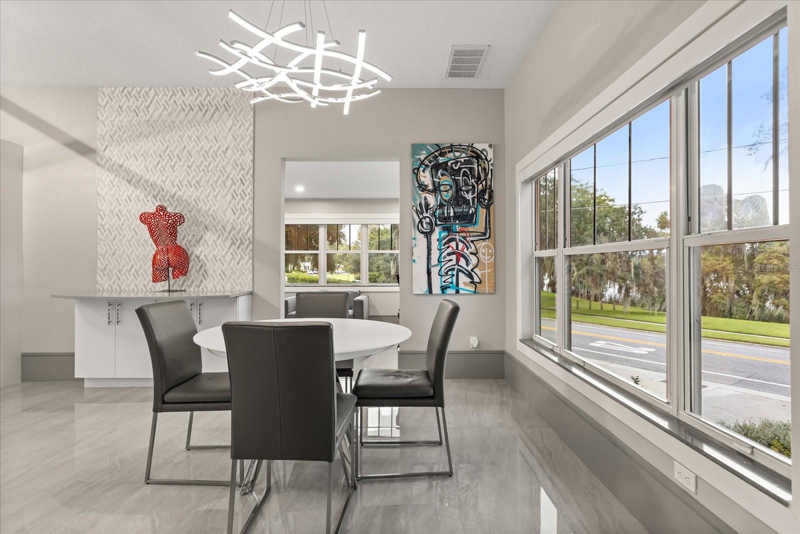 808 EDGEWATER DR