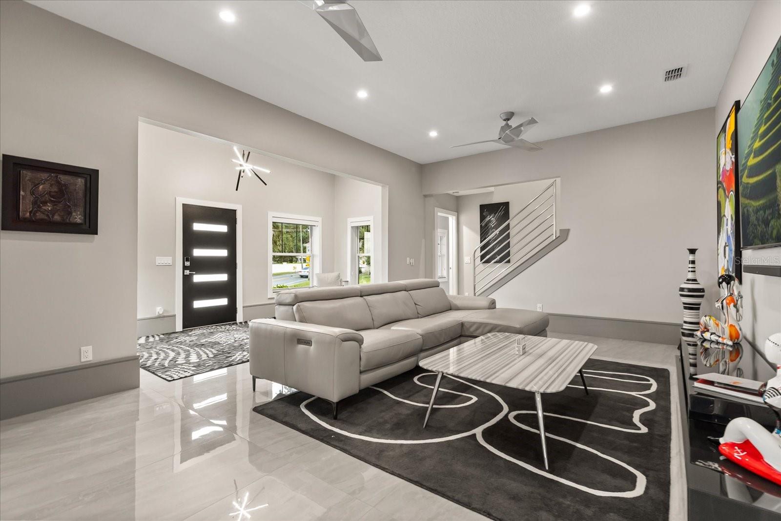 808 EDGEWATER DR