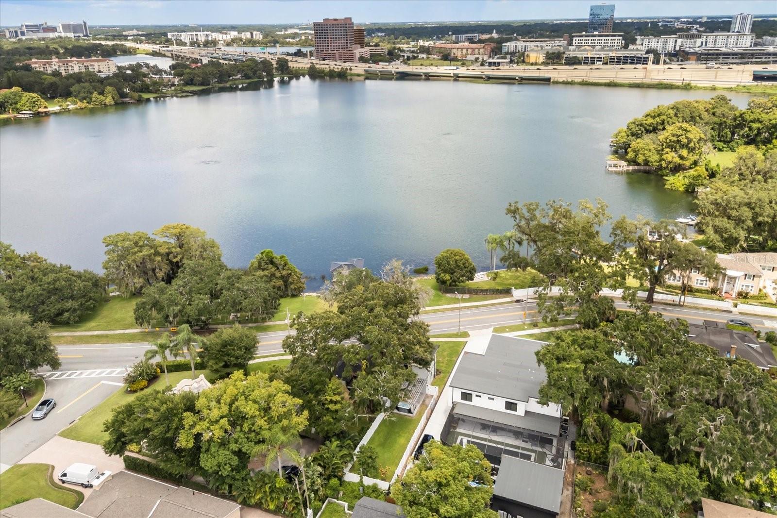 808 EDGEWATER DR