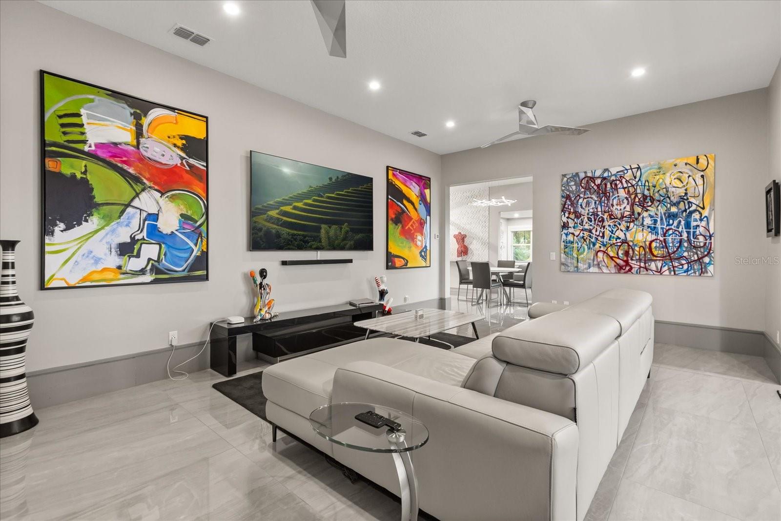 808 EDGEWATER DR