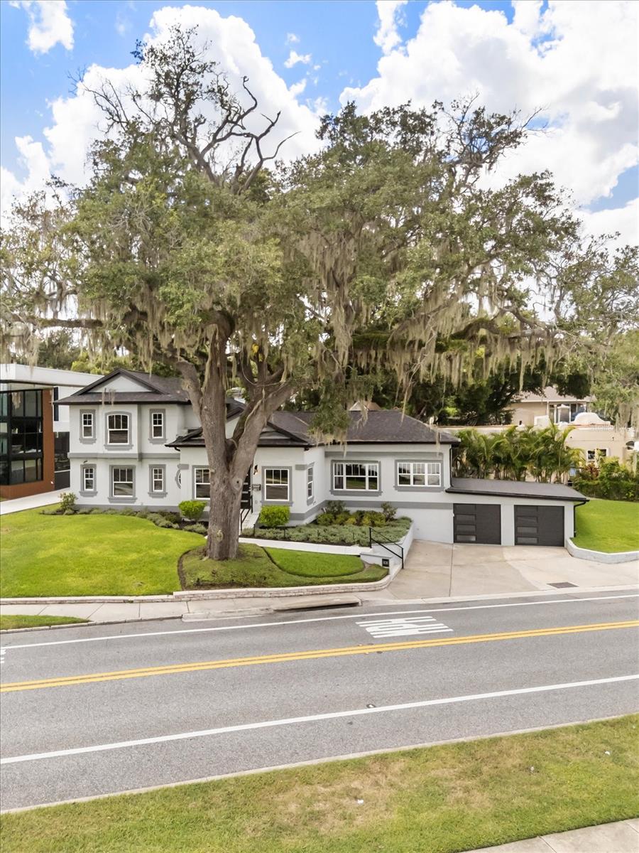 808 EDGEWATER DR