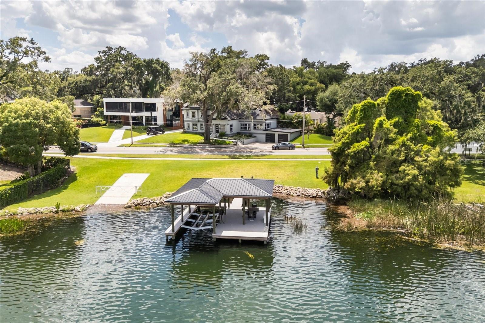 808 EDGEWATER DR
