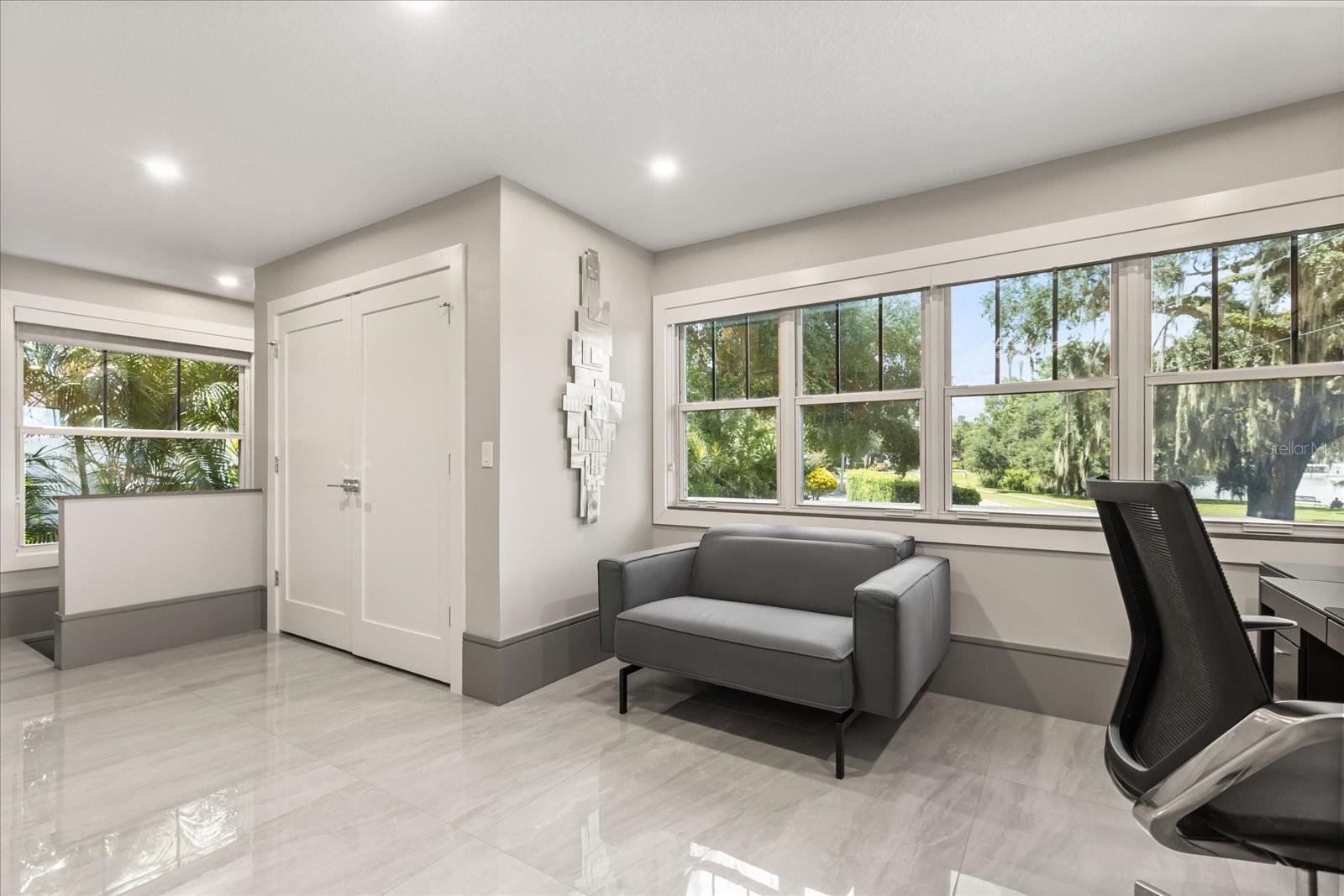 808 EDGEWATER DR
