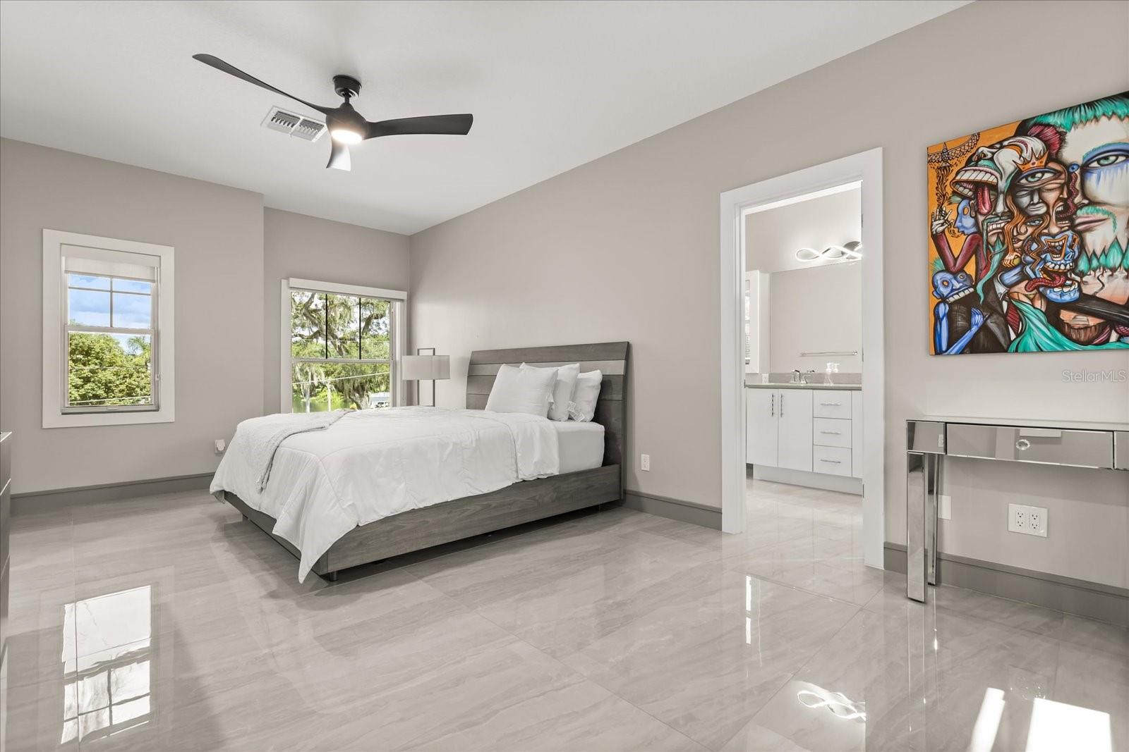 808 EDGEWATER DR