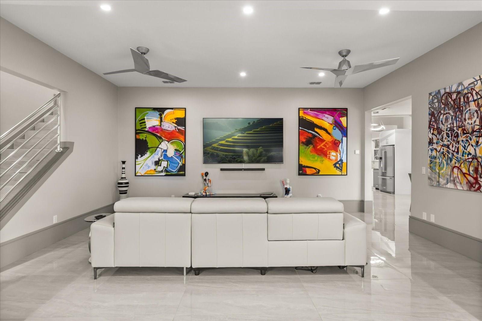 808 EDGEWATER DR