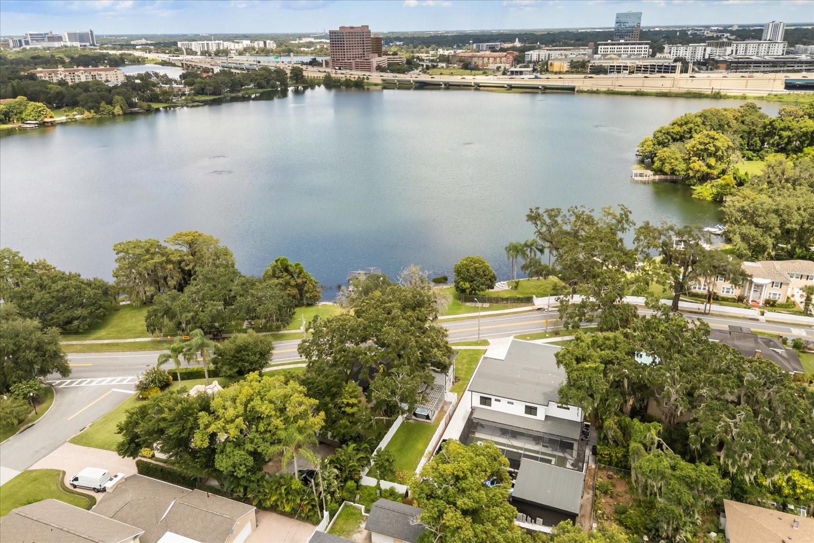 808 EDGEWATER DR