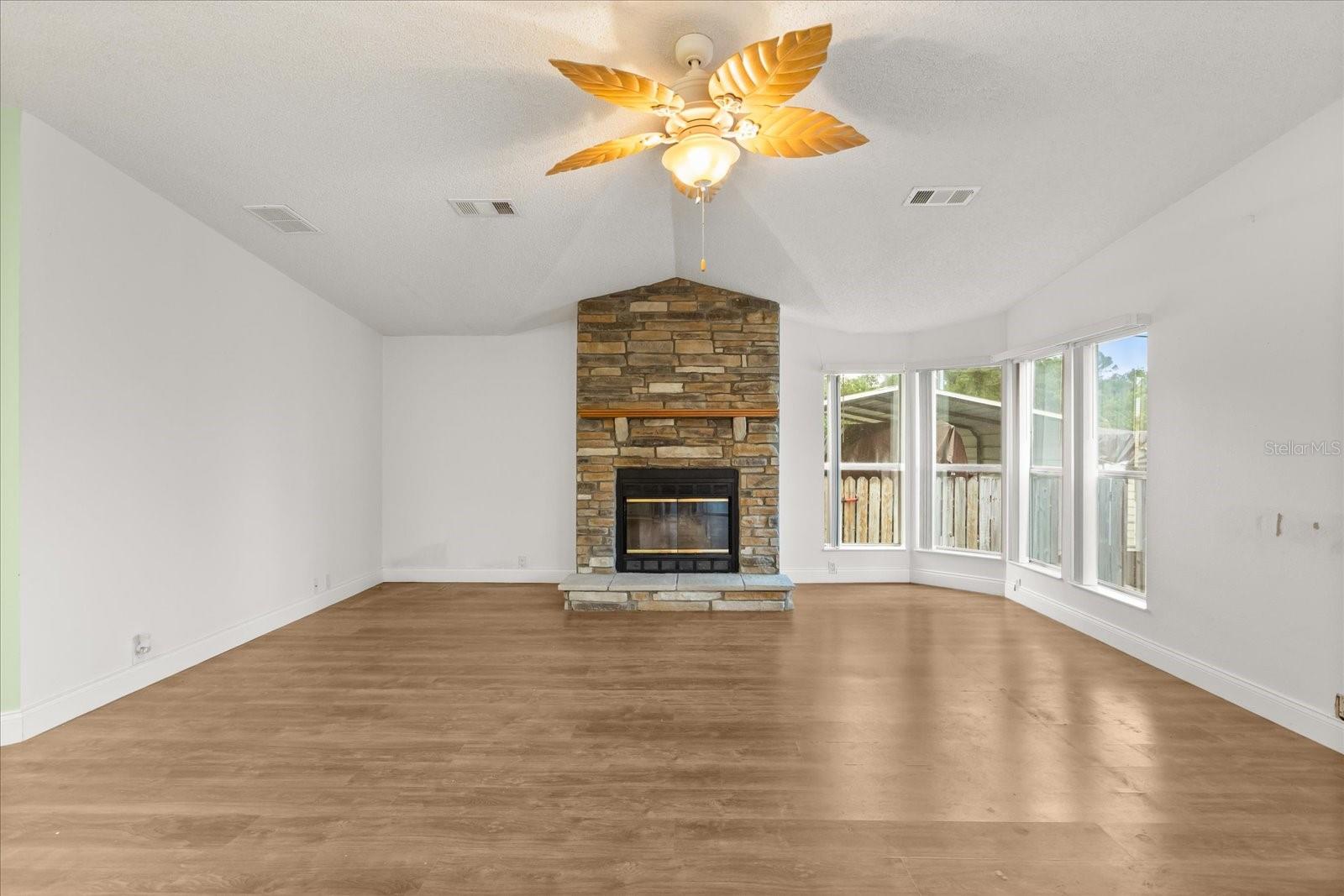 1134 LUTHER DR