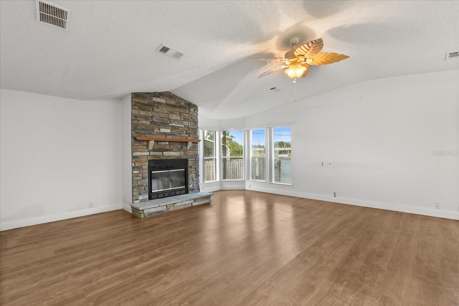 1134 LUTHER DR