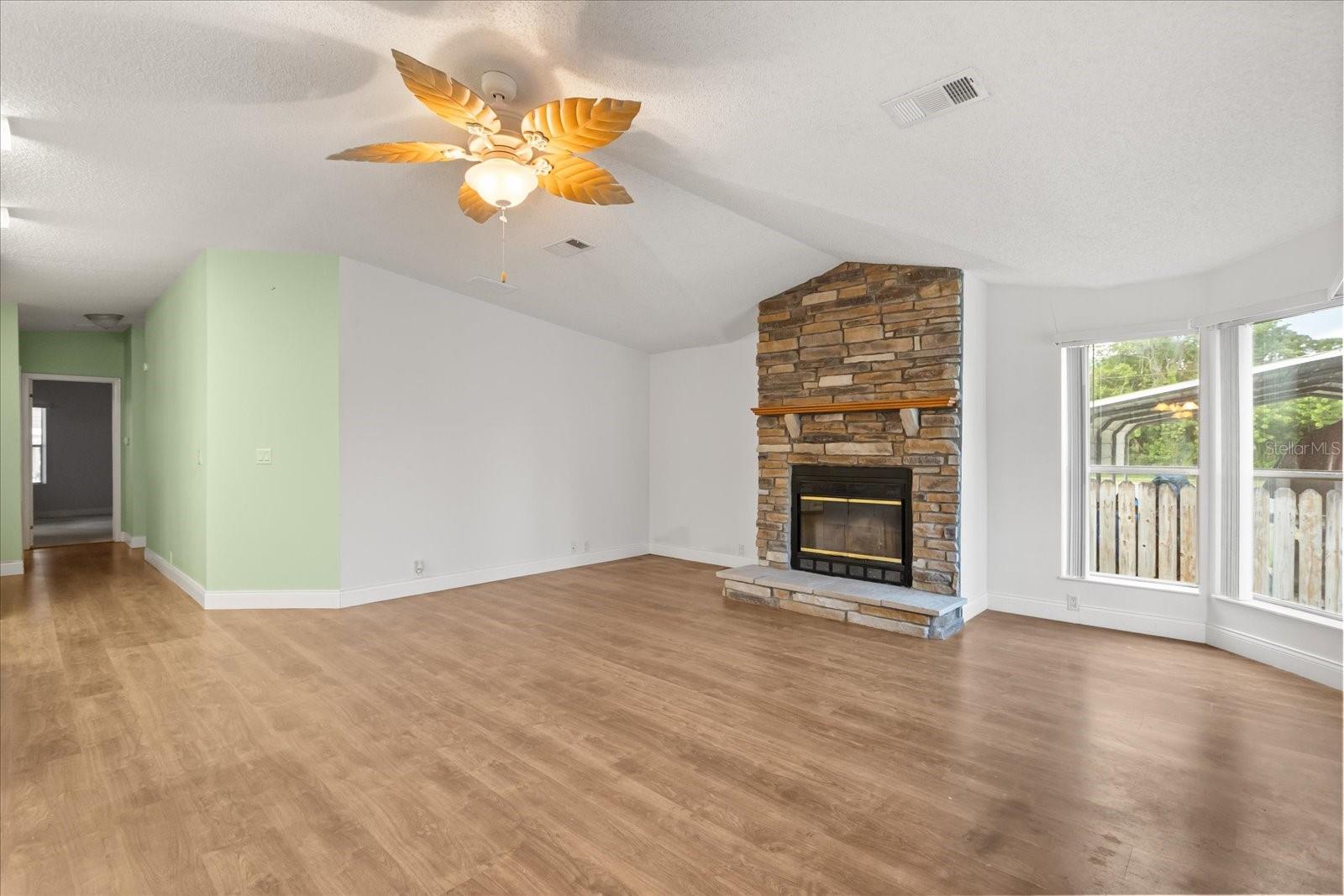 1134 LUTHER DR
