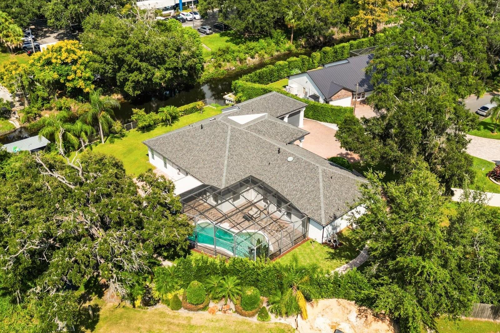 2001 LAKE DR