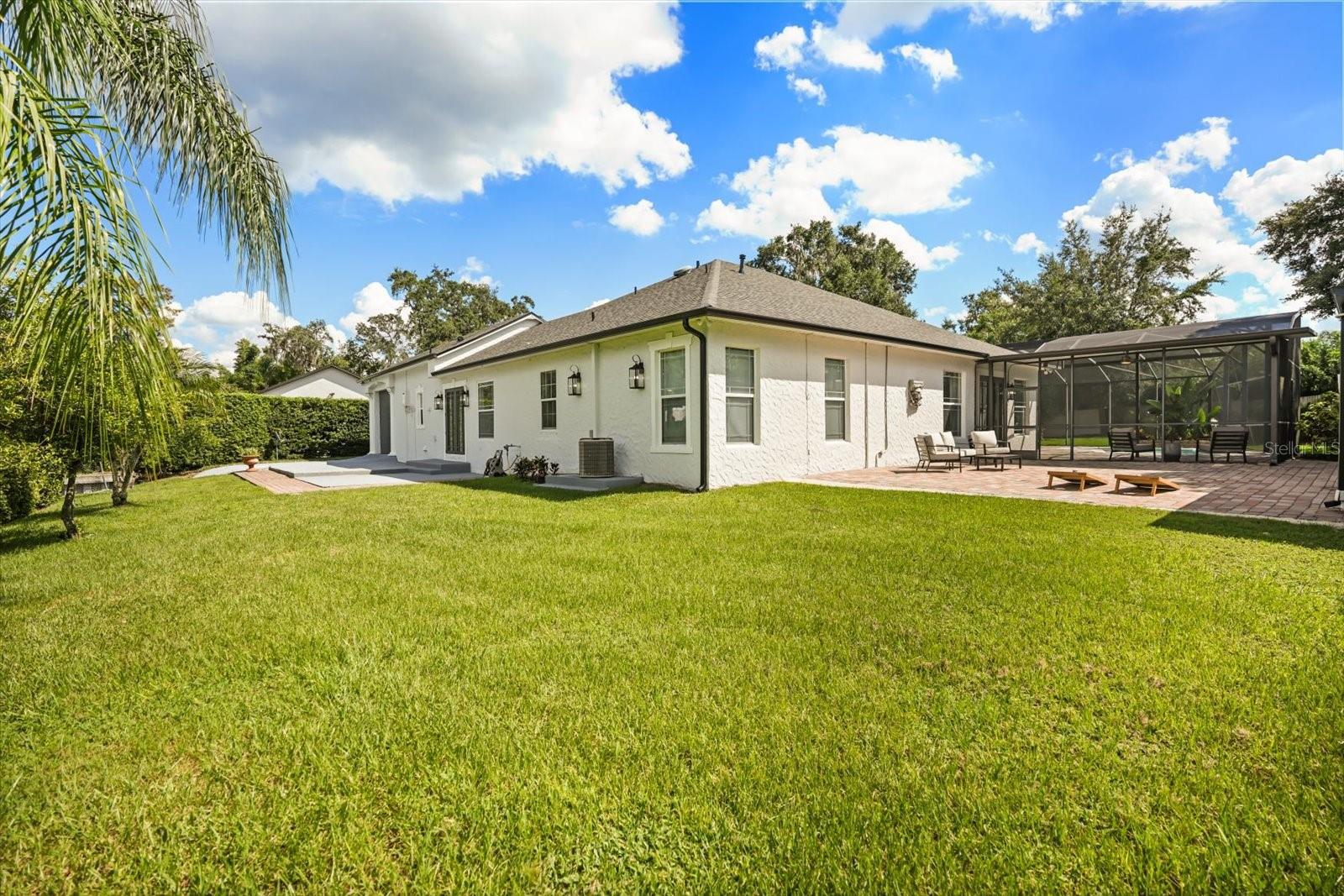 2001 LAKE DR