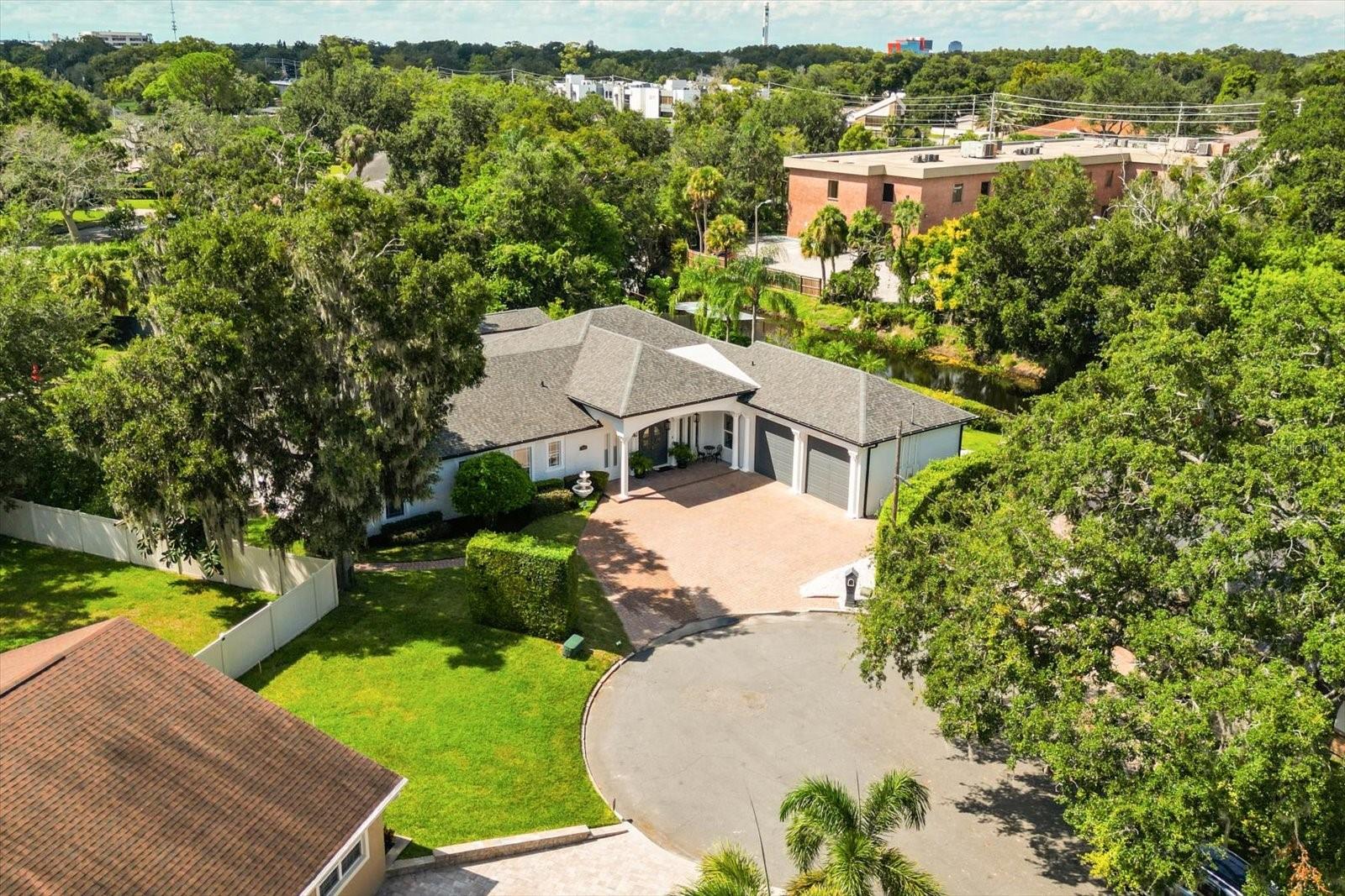2001 LAKE DR