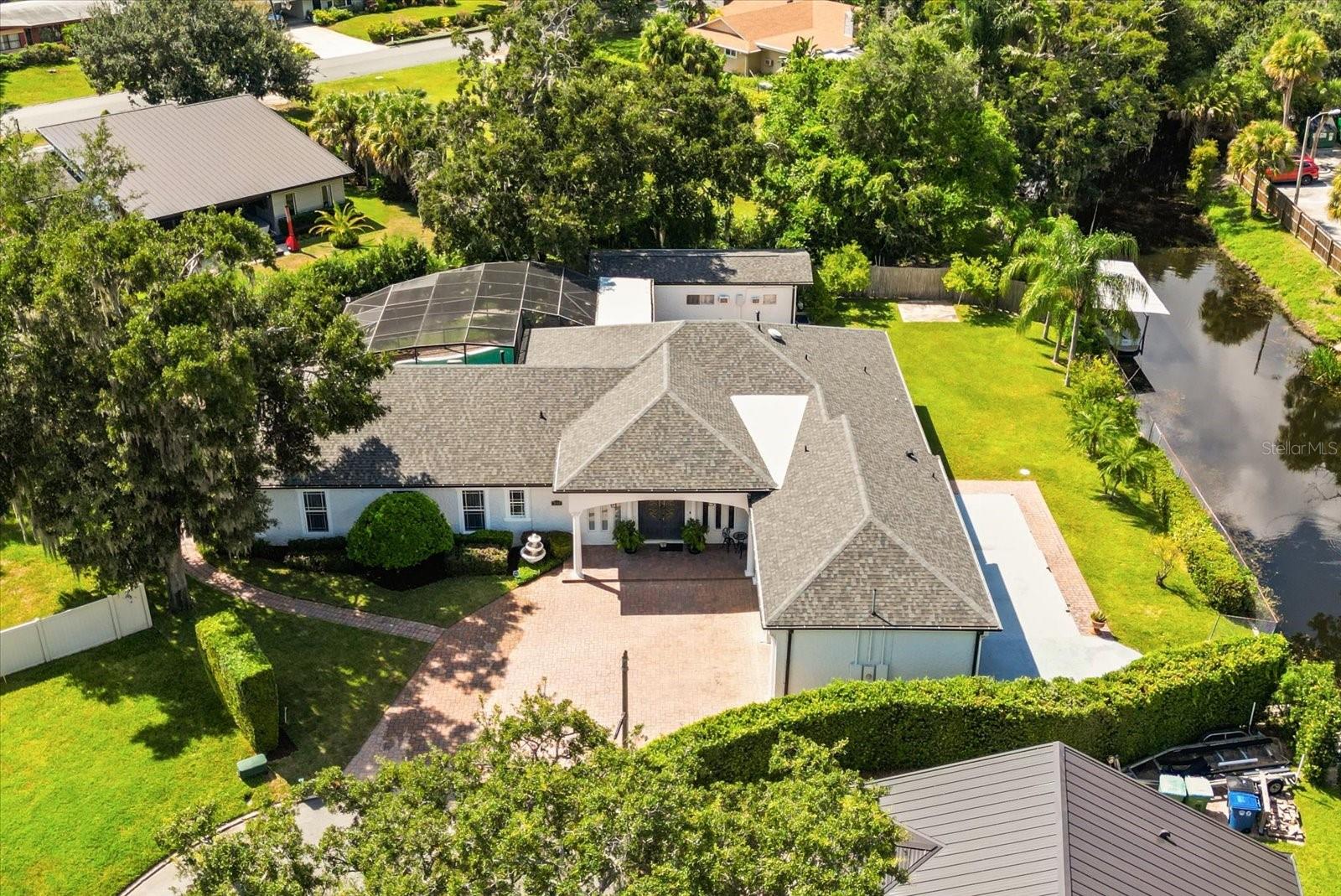 2001 LAKE DR