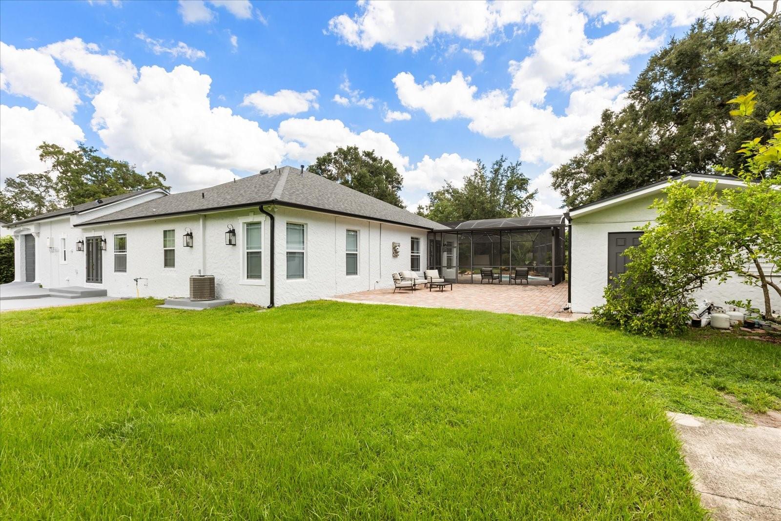 2001 LAKE DR